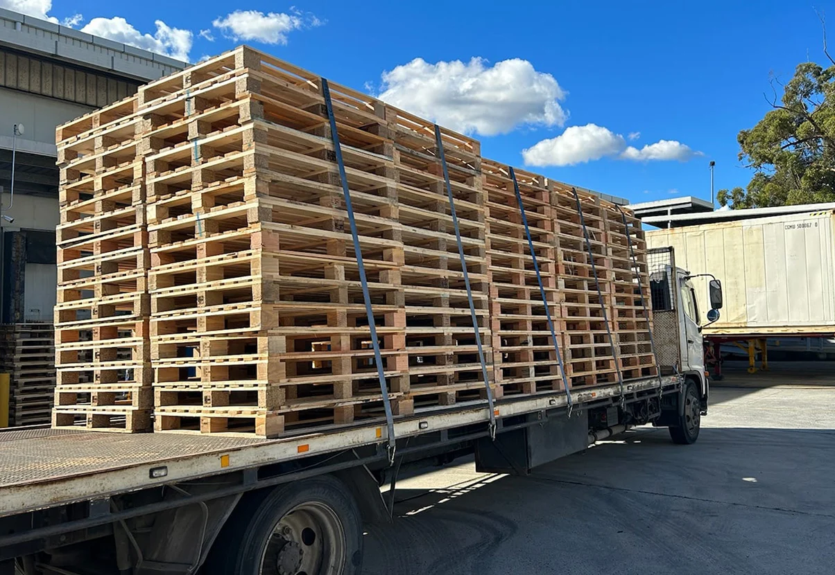 how much weight can a wooden pallet hold