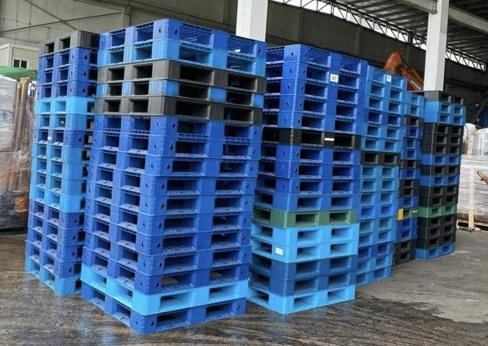 Plastic pallets for food